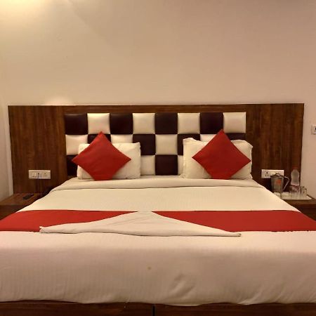 Hotel Cozy Cave Near Igi Airport Delhi New Delhi Exterior foto
