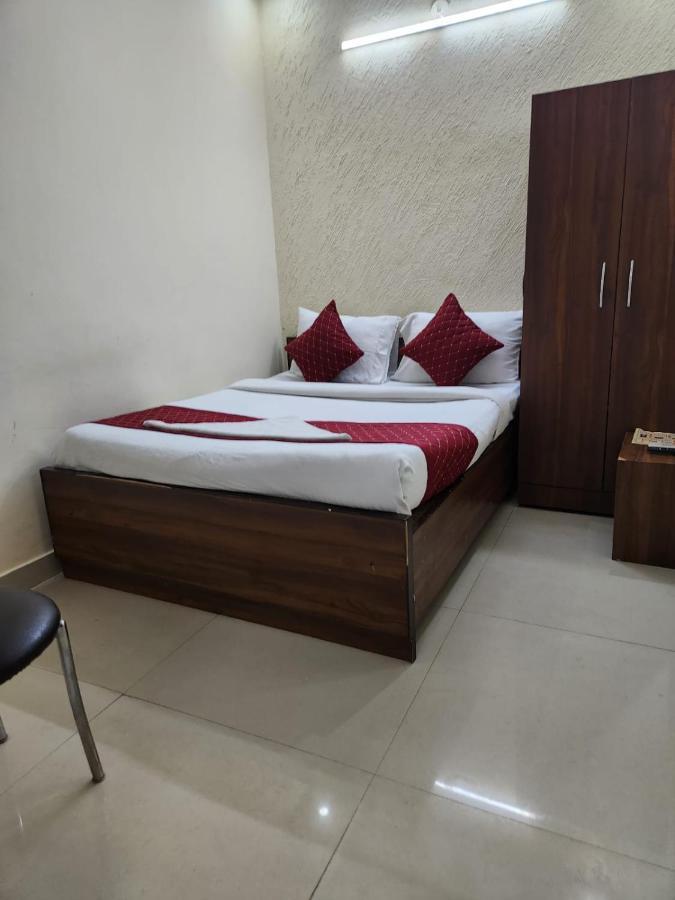 Hotel Cozy Cave Near Igi Airport Delhi New Delhi Exterior foto