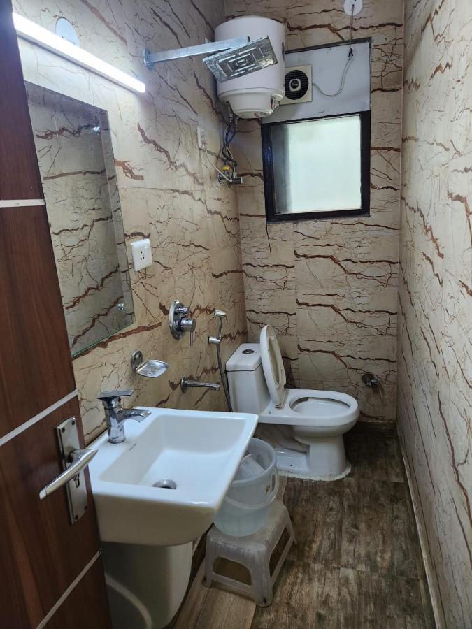 Hotel Cozy Cave Near Igi Airport Delhi New Delhi Exterior foto